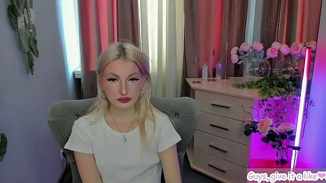 Snapshot of Sarrah_blush chatting on September 25, 2025, 8:18 am Sarrah blush online show from September 25, 2025, 8:18 am