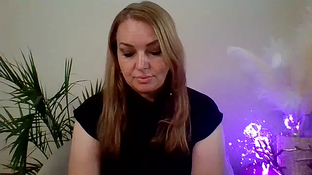 Snapshot of Eshavira chatting on September 14, 2025, 1:38 am Eshavira online show from September 14, 2025, 1:38 am