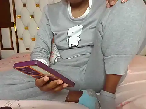 Snapshot of Nodia32 chatting on September 24, 2025, 11:30 pm Nodia32 online show from September 24, 2025, 11:30 pm