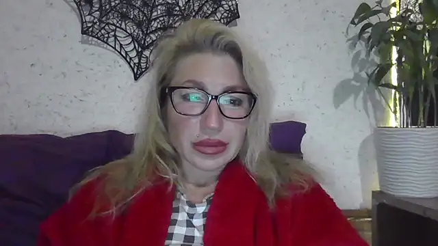 Snapshot of fox_red_lady7 chatting on November 4, 2025, 9:36 pm fox red lady7 online show from November 4, 2025, 9:36 pm