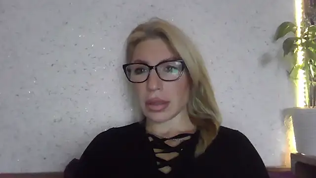 Snapshot of fox_red_lady7 chatting on November 6, 2025, 9:10 am fox red lady7 online show from November 6, 2025, 9:10 am