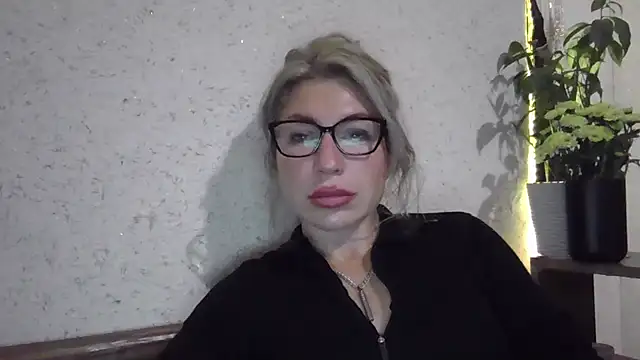 Snapshot of fox_red_lady7 chatting on November 27, 2025, 8:55 pm fox red lady7 online show from November 27, 2025, 8:55 pm