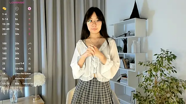 Snapshot of UdelaDodson chatting on October 25, 2025, 1:13 am UdelaDodson online show from October 25, 2025, 1:13 am