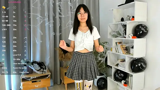 Snapshot of UdelaDodson chatting on October 30, 2025, 1:07 am UdelaDodson online show from October 30, 2025, 1:07 am