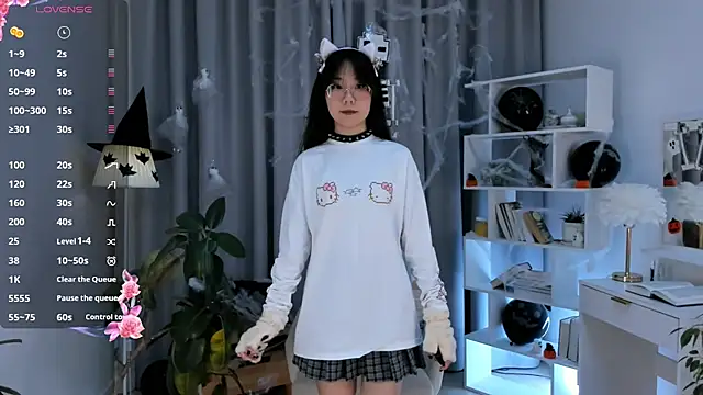 Snapshot of UdelaDodson chatting on October 31, 2025, 1:06 am UdelaDodson online show from October 31, 2025, 1:06 am