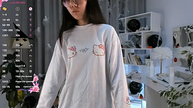 Snapshot of UdelaDodson chatting on November 1, 2025, 2:24 am UdelaDodson online show from November 1, 2025, 2:24 am