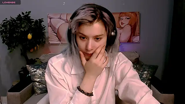 SophieAsh online show from October 11, 2025, 7:29 am