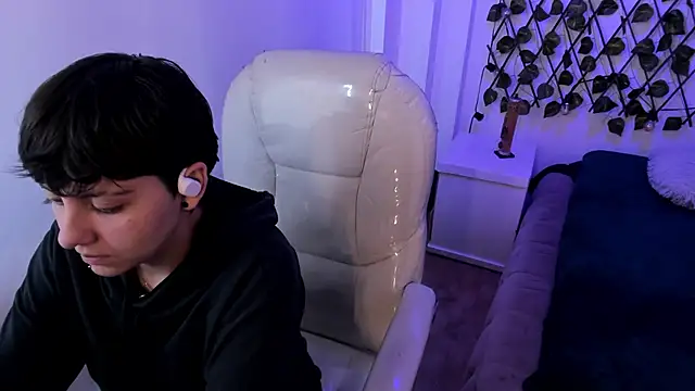 Nathaly ds online show from November 14, 2025, 7:12 pm