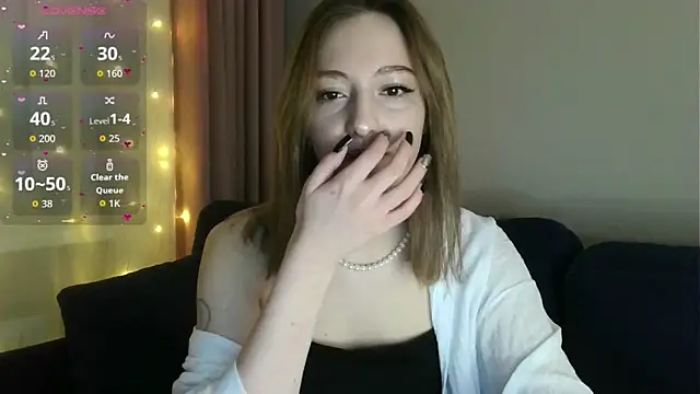 Snapshot of white_liillyy chatting on February 9, 2026, 7:40 pm white liillyy online show from February 9, 2026, 7:40 pm