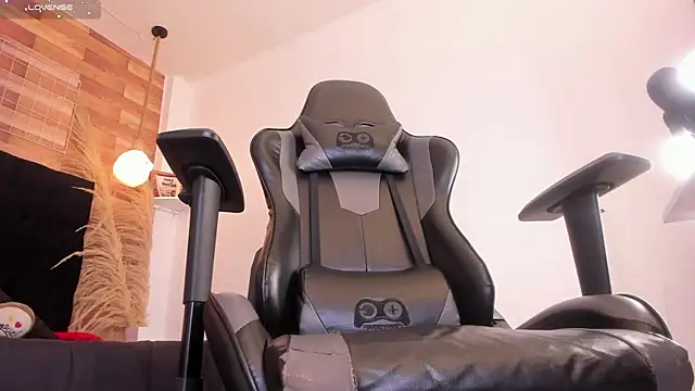 Emily brown04 online show from December 15, 2025, 11:14 am