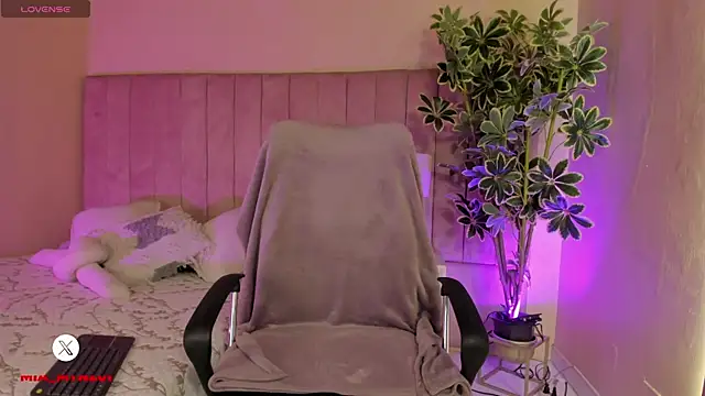 Snapshot of Mia_mtnz02 chatting on January 14, 2026, 2:50 am Mia mtnz02 online show from January 14, 2026, 2:50 am