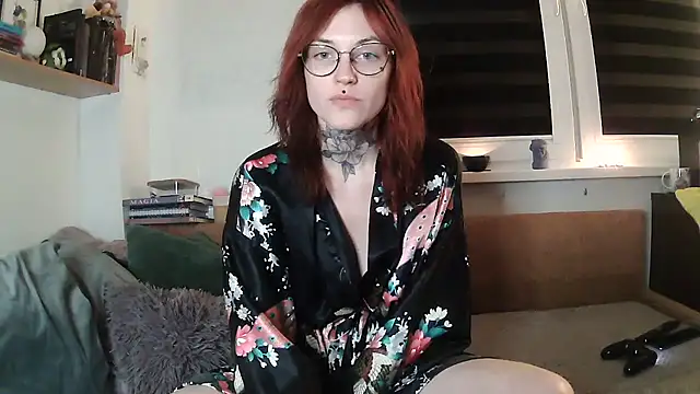 Snapshot of Zelesuida chatting on November 2, 2025, 7:27 pm Zelesuida online show from November 2, 2025, 7:27 pm