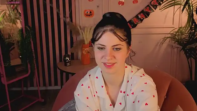 Snapshot of Wander_Waves chatting on November 1, 2025, 8:44 pm Wander Waves online show from November 1, 2025, 8:44 pm