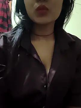 Snapshot of RAYI_Queen_2 chatting on November 8, 2025, 12:16 pm RAYI Queen 2 online show from November 8, 2025, 12:16 pm