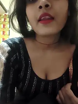 Snapshot of RAYI_Queen_2 chatting on November 14, 2025, 5:44 pm RAYI Queen 2 online show from November 14, 2025, 5:44 pm