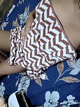 Snapshot of RAYI_Queen_2 chatting on February 14, 2026, 2:03 pm RAYI Queen 2 online show from February 14, 2026, 2:03 pm