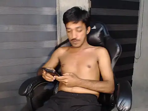 RowyCam online show from November 7, 2025, 1:00 pm