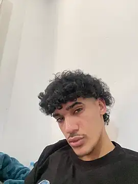 Snapshot of BbbAlilo chatting on April 10, 2026, 12:54 pm BbbAlilo online show from April 10, 2026, 12:54 pm