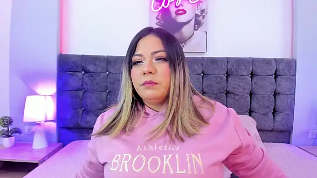 isabella horney  online show from October 25, 2025, 5:51 pm