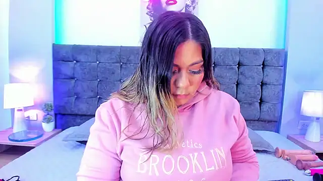 isabella horney  online show from December 17, 2025, 7:53 pm