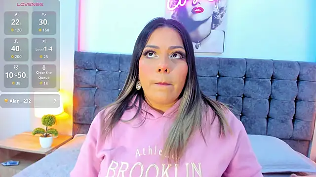 Snapshot of isabella_horney_ chatting on February 1, 2026, 5:00 pm isabella horney online show from February 1, 2026, 5:00 pm