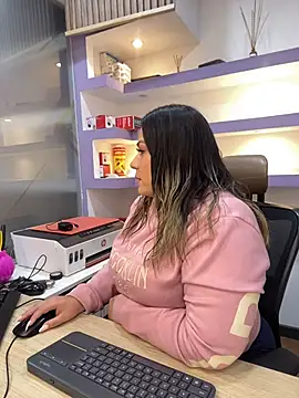 Snapshot of isabella_horney_ chatting on February 14, 2026, 1:52 pm isabella horney online show from February 14, 2026, 1:52 pm