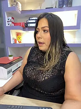 Snapshot of isabella_horney_ chatting on February 20, 2026, 1:33 pm isabella horney online show from February 20, 2026, 1:33 pm