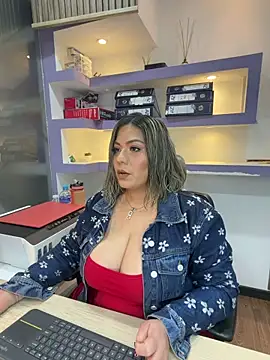 isabella horney  online show from May 19, 2026, 12:33 pm