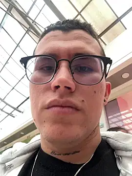 Snapshot of Kurtxxx22 chatting on January 14, 2026, 8:14 pm Kurtxxx22 online show from January 14, 2026, 8:14 pm