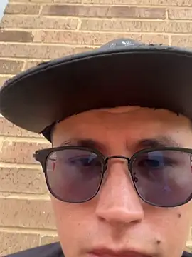 Snapshot of Kurtxxx22 chatting on February 2, 2026, 7:12 pm Kurtxxx22 online show from February 2, 2026, 7:12 pm