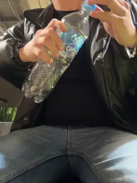 Snapshot of Kurtxxx22 chatting on February 12, 2026, 1:44 am Kurtxxx22 online show from February 12, 2026, 1:44 am