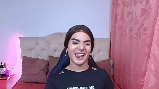 lailahdark online show from October 15, 2025, 4:23 am