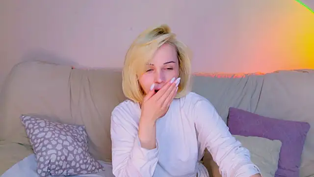Charlotte Colinss online show from May 11, 2026, 4:07 am