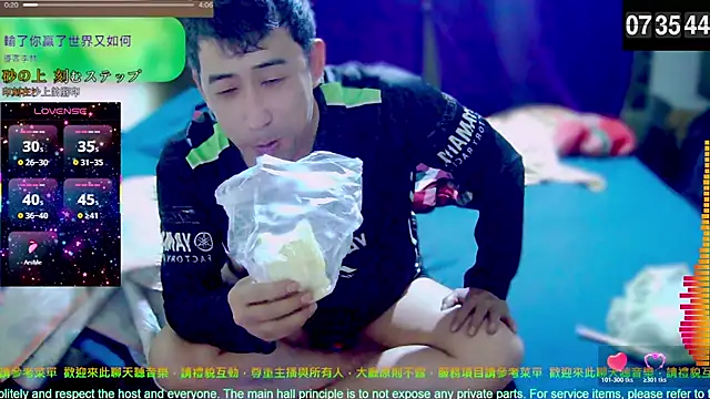 Snapshot of tw239398 chatting on December 22, 2025, 11:35 pm tw239398 online show from December 22, 2025, 11:35 pm