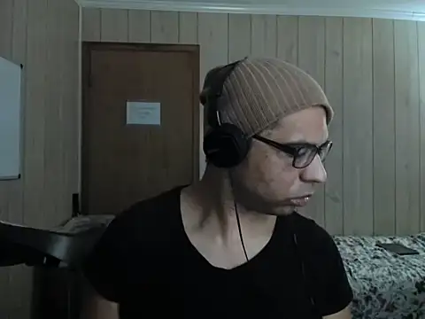 NaturalBeautyQueen online show from October 27, 2025, 7:40 pm