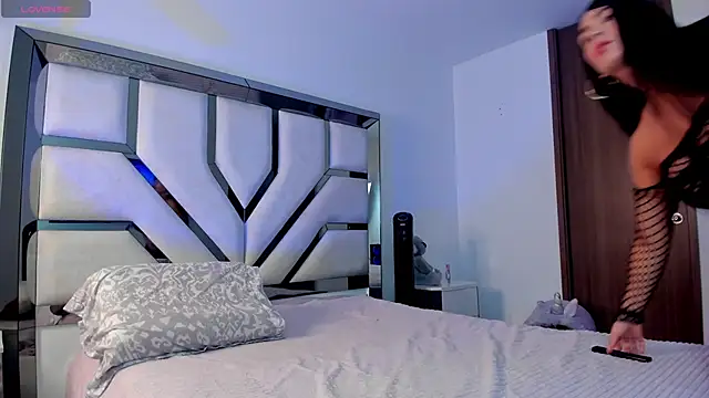 Michelle Ferrerr online show from December 16, 2025, 11:15 am