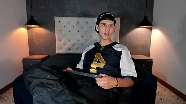  realwav online show from December 18, 2025, 6:30 am