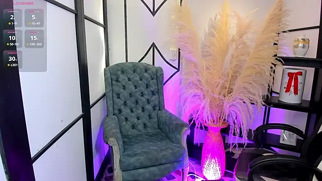 Snapshot of NahomiRichards_ chatting on February 25, 2026, 4:22 am NahomiRichards online show from February 25, 2026, 4:22 am