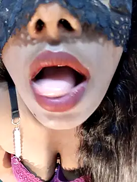 Snapshot of kameeliya99 chatting on October 26, 2025, 5:52 pm kameeliya99 online show from October 26, 2025, 5:52 pm