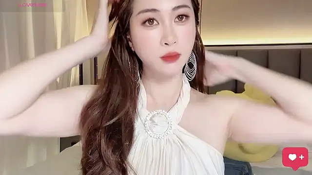 wuyueaini online show from May 12, 2026, 6:21 am