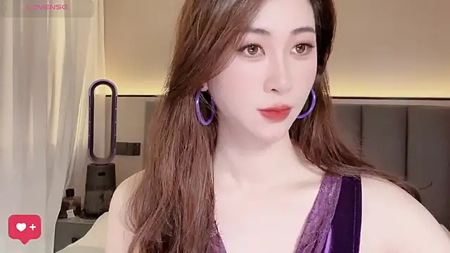 wuyueaini online show from May 13, 2026, 6:00 am