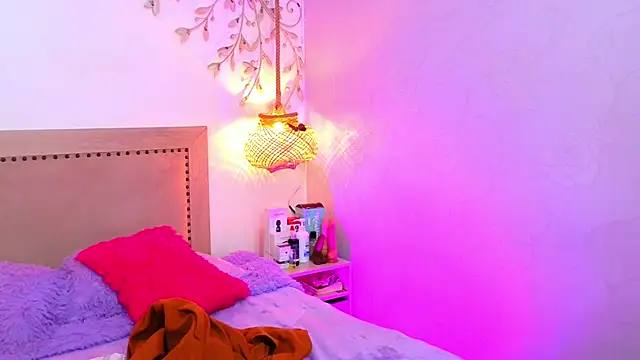 Daphnee- online show from September 11, 2025, 11:54 am