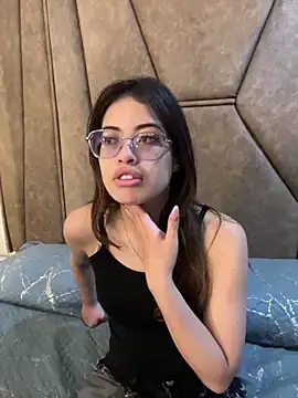 Isabela Colins online show from September 12, 2025, 12:49 pm