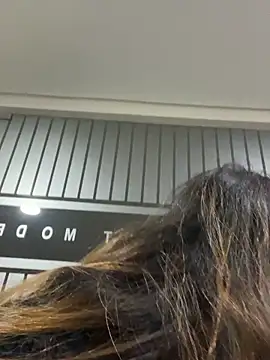 Isabela Colins online show from September 19, 2025, 11:55 am