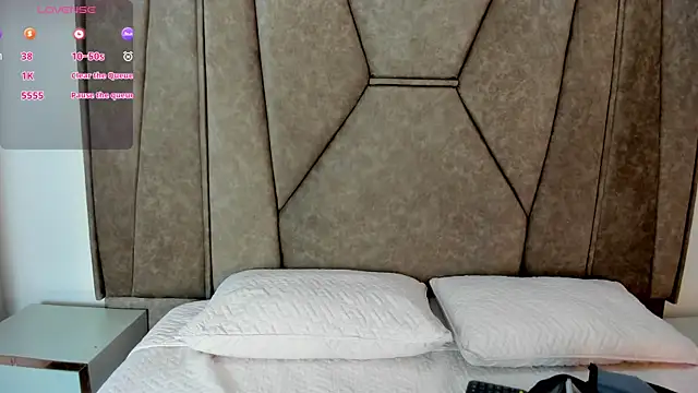 Isabela Colins online show from September 24, 2025, 11:57 am