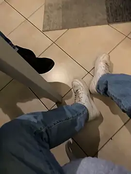 Snapshot of Manu97k chatting on October 24, 2025, 5:20 pm Manu97k online show from October 24, 2025, 5:20 pm