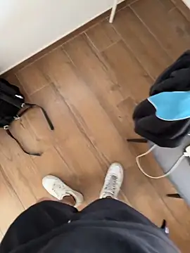 Snapshot of Manu97k chatting on November 17, 2025, 4:46 pm Manu97k online show from November 17, 2025, 4:46 pm