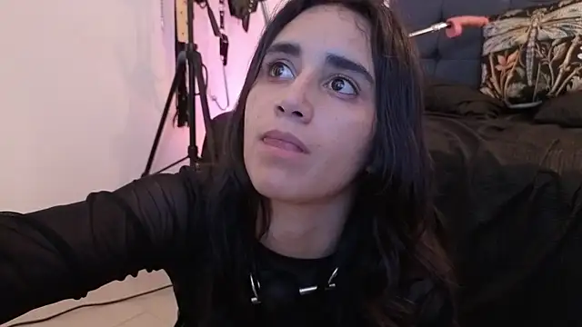 elowen halley1 online show from September 13, 2025, 8:03 am