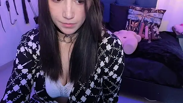 elowen halley1 online show from September 25, 2025, 6:00 pm