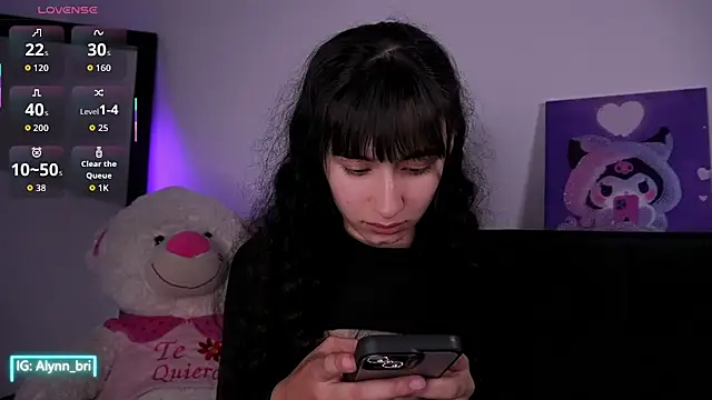 Snapshot of Alynn_Bri_ chatting on August 5, 2026, 6:49 am Alynn Bri online show from August 5, 2026, 6:49 am